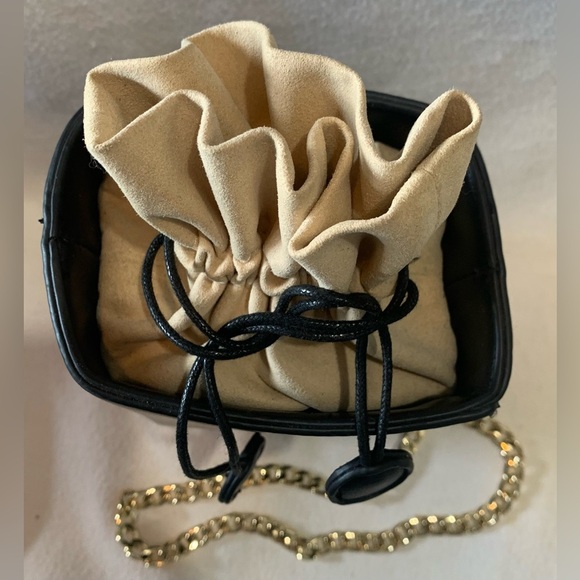 Clee Leather Drawstring  Chain Link Crossbody Bucket Bag Black Tan Womens Purse - Picture 7 of 14